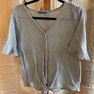 Chic Gray and Blue Flutter Sleeve Tie Front Blouse